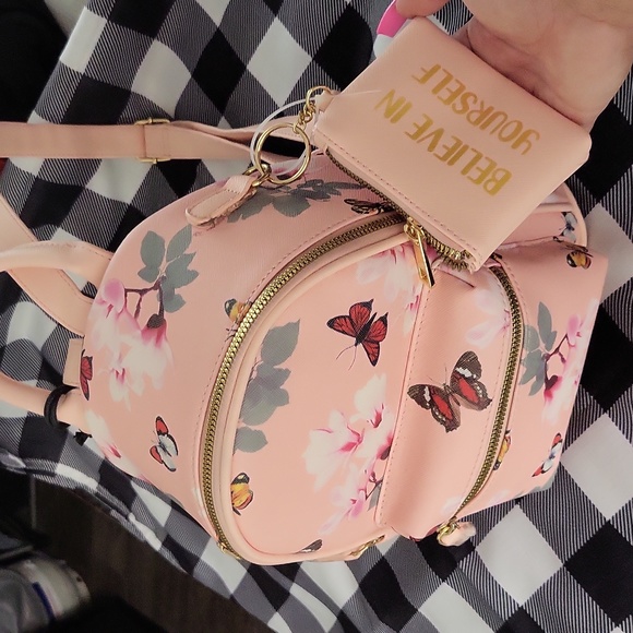 ldl Handbags - Pink small pack pack